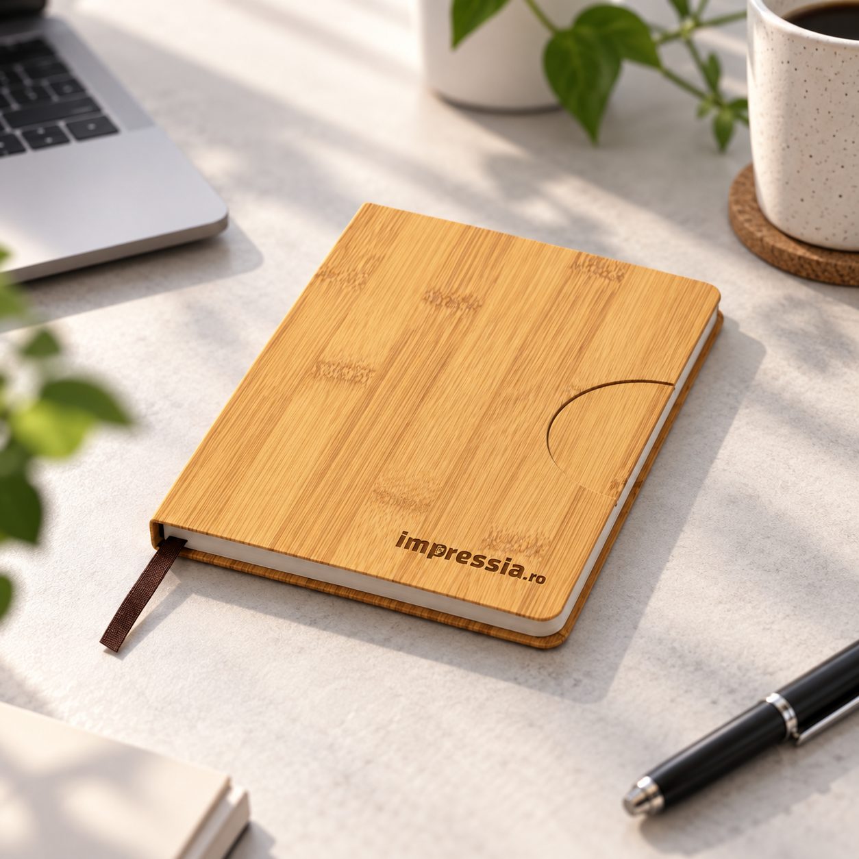 Agenda cu coperta de bambus personalizata